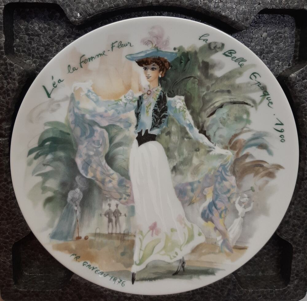 D'Arceau Limoges Collector Plate - Lea l Series: Les Femmes Du Siecle - 1900